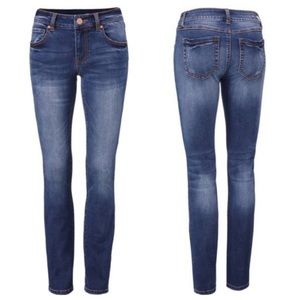 Cabi Original Wash Distressed Skinny Jean